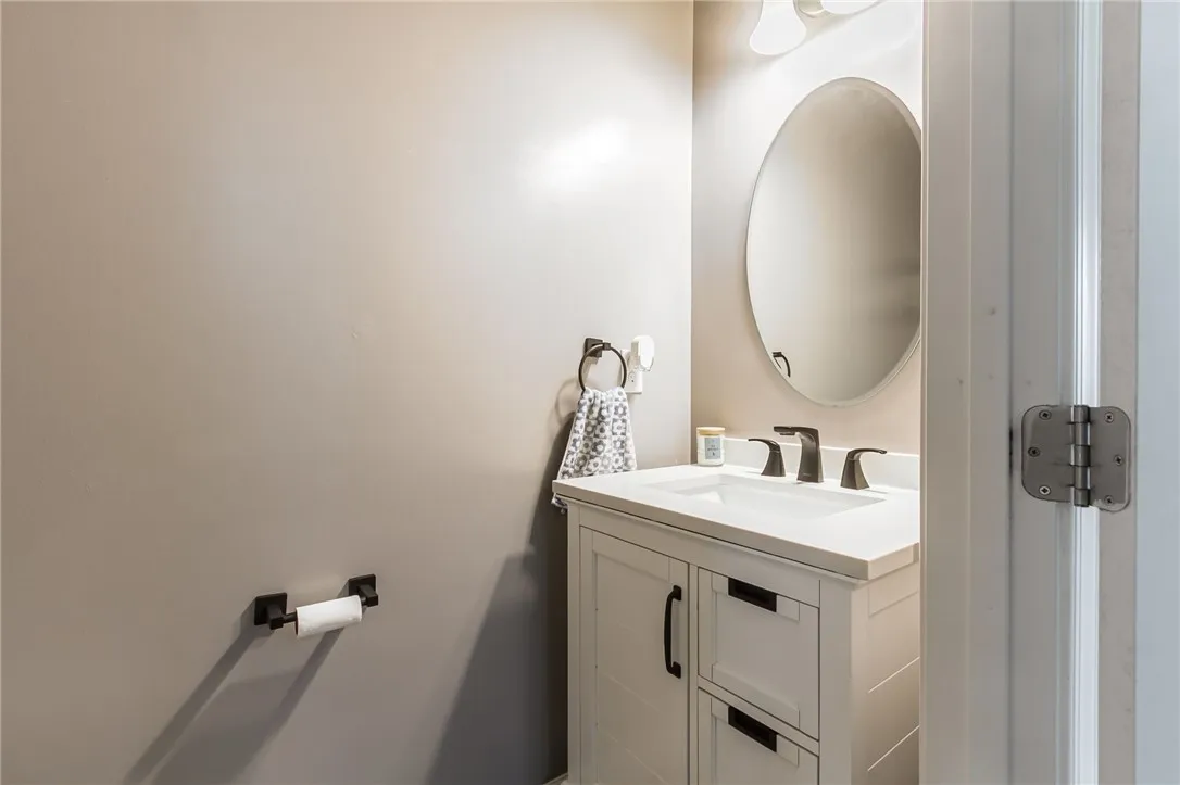 5861 Tweed Trail, Farmington, New York 14425, Farmington, New York 14425, 4 Bedrooms Bedrooms, 8 Rooms Rooms,2 BathroomsBathrooms,Residential,For Sale,5861 Tweed Trail, Farmington, New York 14425,0,R1650702