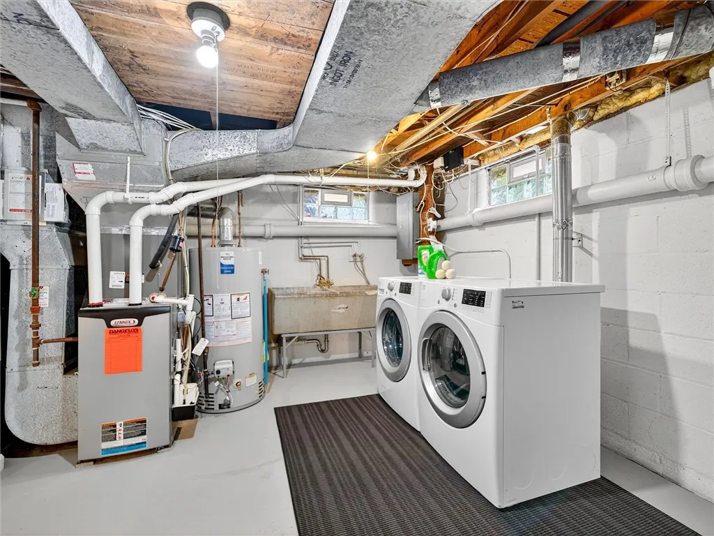 79 Mareeta Road, Gates, New York 14624, Gates, New York 14624, 3 Bedrooms Bedrooms, 7 Rooms Rooms,1 BathroomBathrooms,Residential,For Sale,79 Mareeta Road, Gates, New York 14624,0,R1650557