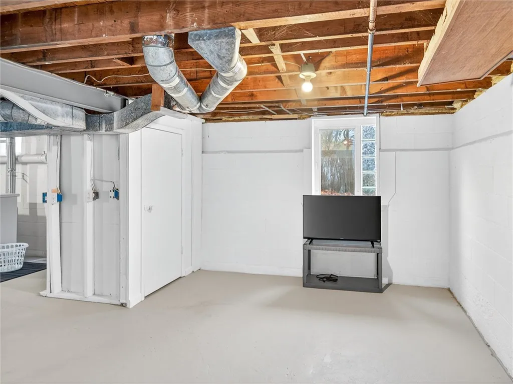 79 Mareeta Road, Gates, New York 14624, Gates, New York 14624, 3 Bedrooms Bedrooms, 7 Rooms Rooms,1 BathroomBathrooms,Residential,For Sale,79 Mareeta Road, Gates, New York 14624,0,R1650557