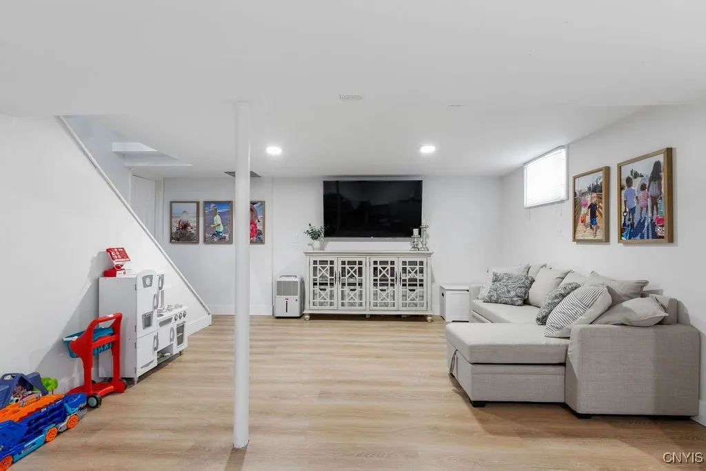 4265 Inverrary Drive, Clay, New York 13090, Clay, New York 13090, 3 Bedrooms Bedrooms, 8 Rooms Rooms,2 BathroomsBathrooms,Residential,For Sale,4265 Inverrary Drive, Clay, New York 13090,0,S1649713