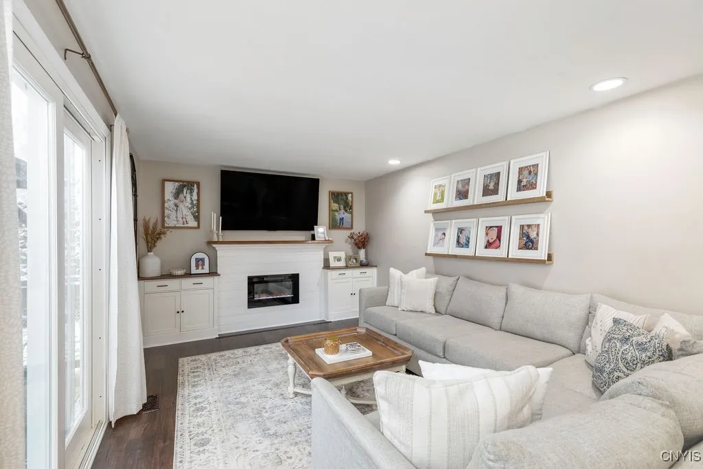 4265 Inverrary Drive, Clay, New York 13090, Clay, New York 13090, 3 Bedrooms Bedrooms, 8 Rooms Rooms,2 BathroomsBathrooms,Residential,For Sale,4265 Inverrary Drive, Clay, New York 13090,0,S1649713