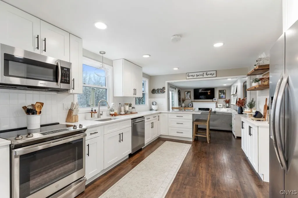 4265 Inverrary Drive, Clay, New York 13090, Clay, New York 13090, 3 Bedrooms Bedrooms, 8 Rooms Rooms,2 BathroomsBathrooms,Residential,For Sale,4265 Inverrary Drive, Clay, New York 13090,0,S1649713