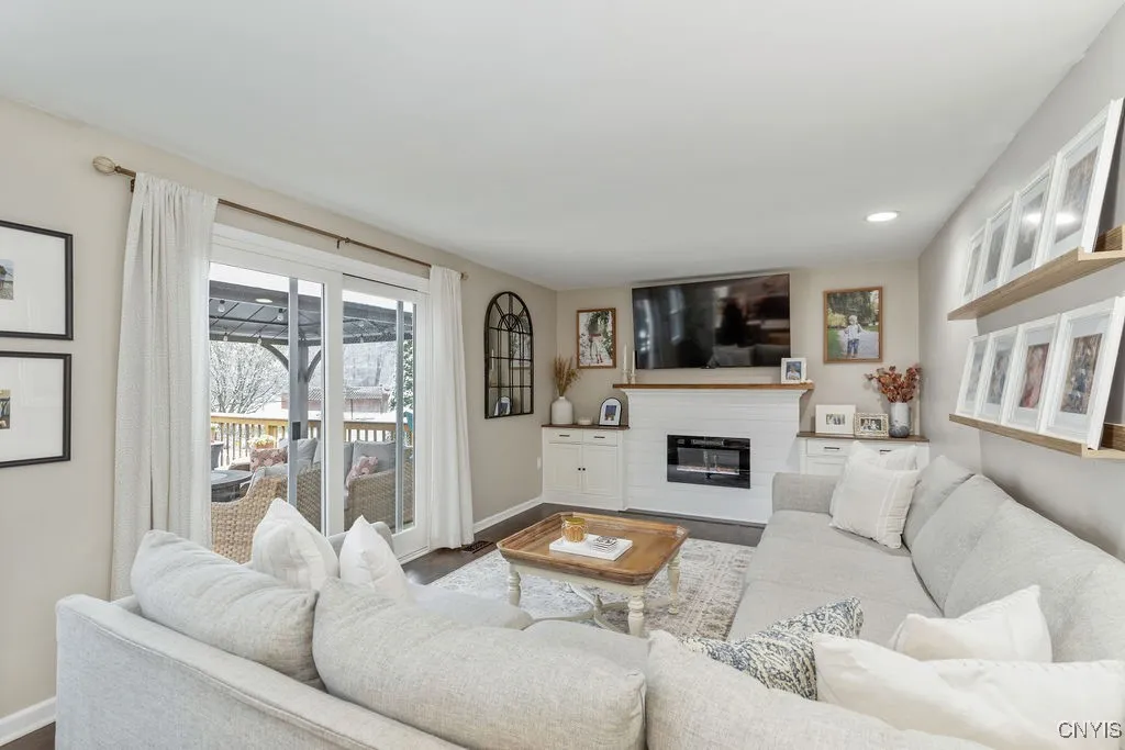 4265 Inverrary Drive, Clay, New York 13090, Clay, New York 13090, 3 Bedrooms Bedrooms, 8 Rooms Rooms,2 BathroomsBathrooms,Residential,For Sale,4265 Inverrary Drive, Clay, New York 13090,0,S1649713