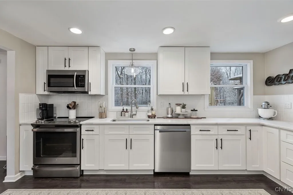 4265 Inverrary Drive, Clay, New York 13090, Clay, New York 13090, 3 Bedrooms Bedrooms, 8 Rooms Rooms,2 BathroomsBathrooms,Residential,For Sale,4265 Inverrary Drive, Clay, New York 13090,0,S1649713