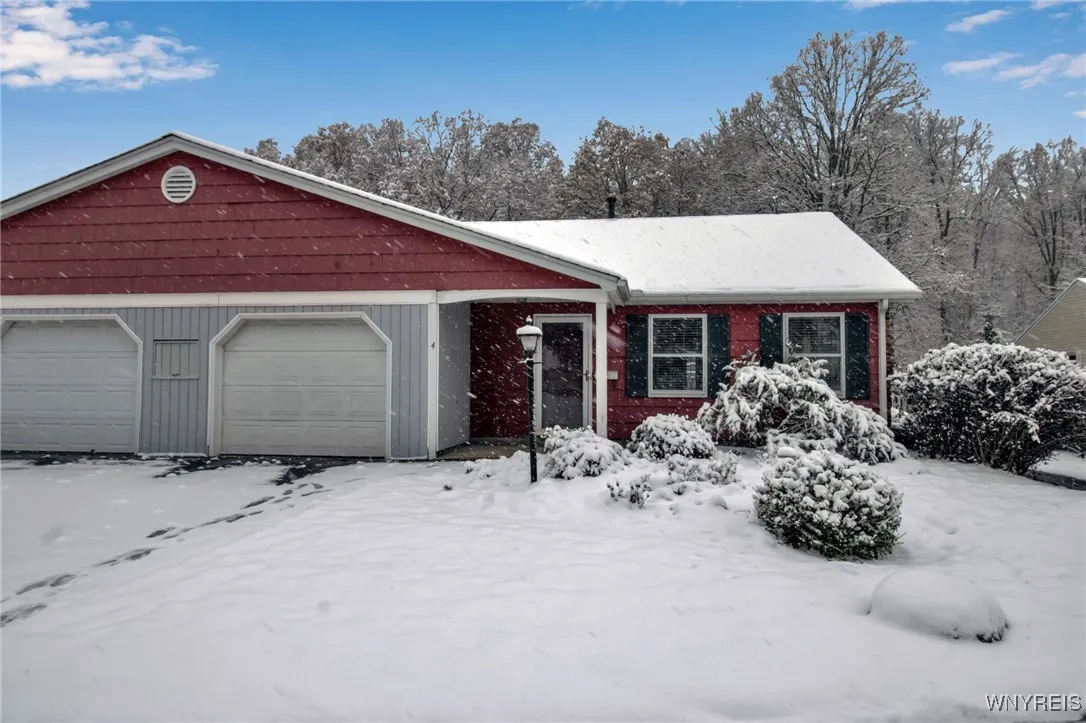 4 The Common, Lockport City, New York 14094, Lockport City, New York 14094, 3 Bedrooms Bedrooms, 7 Rooms Rooms,1 BathroomBathrooms,Residential,For Sale,4 The Common, Lockport City, New York 14094,0,B1650480