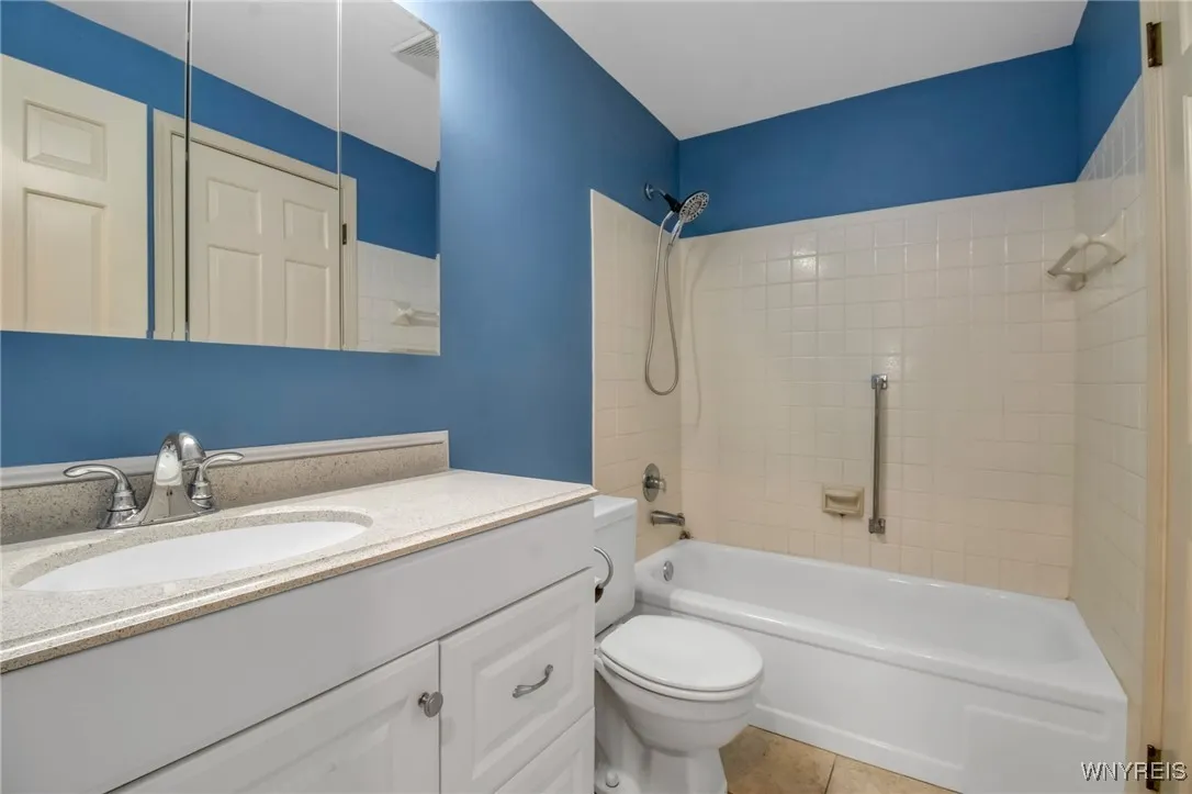 4 The Common, Lockport City, New York 14094, Lockport City, New York 14094, 3 Bedrooms Bedrooms, 7 Rooms Rooms,1 BathroomBathrooms,Residential,For Sale,4 The Common, Lockport City, New York 14094,0,B1650480
