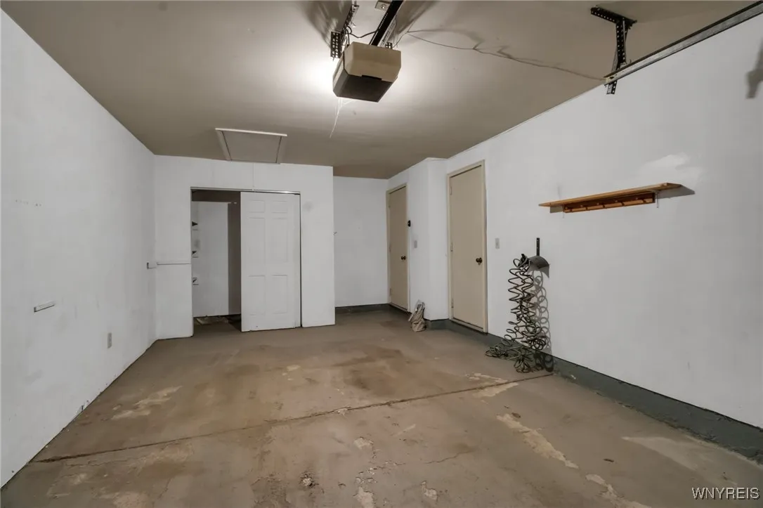 4 The Common, Lockport City, New York 14094, Lockport City, New York 14094, 3 Bedrooms Bedrooms, 7 Rooms Rooms,1 BathroomBathrooms,Residential,For Sale,4 The Common, Lockport City, New York 14094,0,B1650480