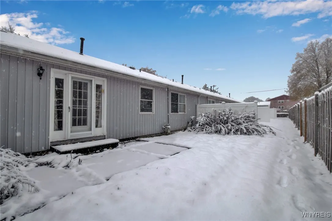 4 The Common, Lockport City, New York 14094, Lockport City, New York 14094, 3 Bedrooms Bedrooms, 7 Rooms Rooms,1 BathroomBathrooms,Residential,For Sale,4 The Common, Lockport City, New York 14094,0,B1650480