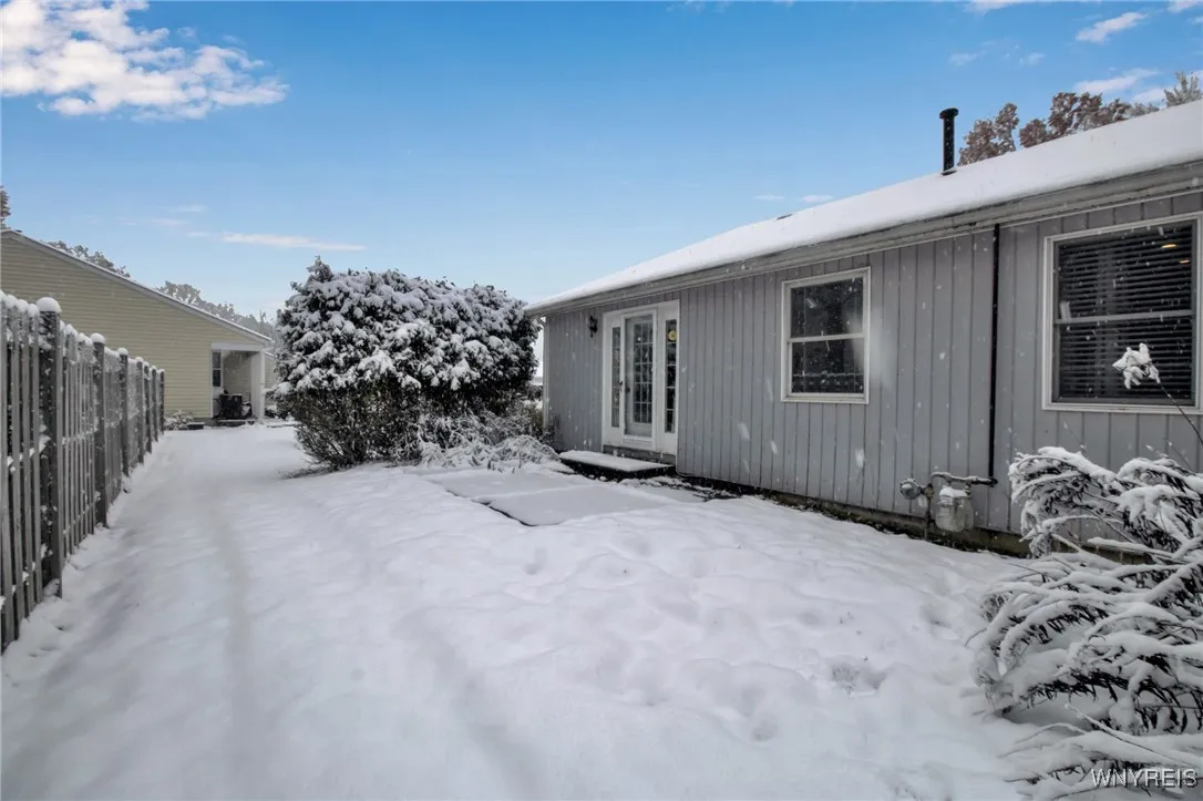 4 The Common, Lockport City, New York 14094, Lockport City, New York 14094, 3 Bedrooms Bedrooms, 7 Rooms Rooms,1 BathroomBathrooms,Residential,For Sale,4 The Common, Lockport City, New York 14094,0,B1650480