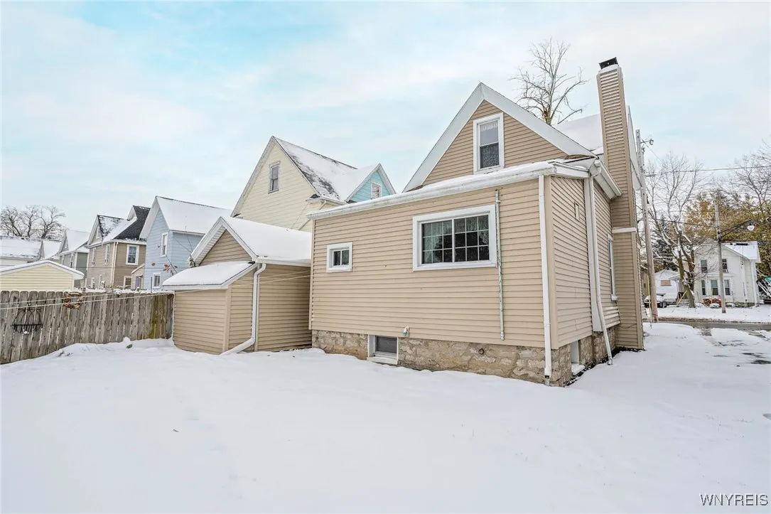 24 South Main Street, Batavia City, New York 14020, Batavia City, New York 14020, 4 Bedrooms Bedrooms, 8 Rooms Rooms,1 BathroomBathrooms,Residential,For Sale,24 South Main Street, Batavia City, New York 14020,0,B1649532