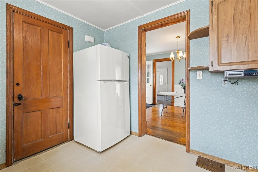 24 South Main Street, Batavia City, New York 14020, Batavia City, New York 14020, 4 Bedrooms Bedrooms, 8 Rooms Rooms,1 BathroomBathrooms,Residential,For Sale,24 South Main Street, Batavia City, New York 14020,0,B1649532