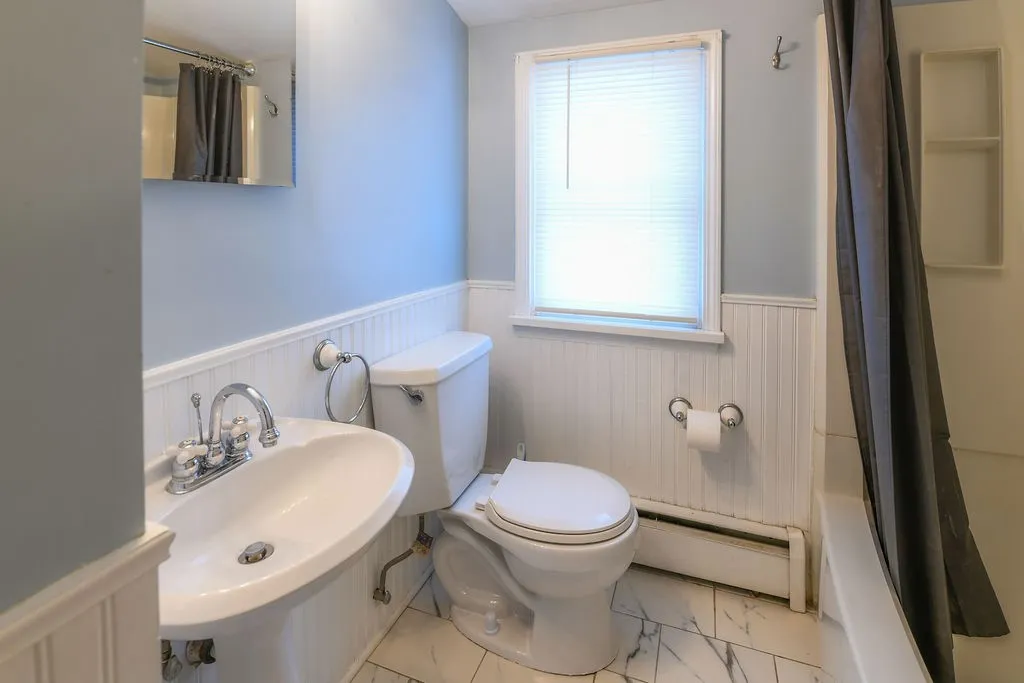 Upstairs bathroom with shower/tub combo