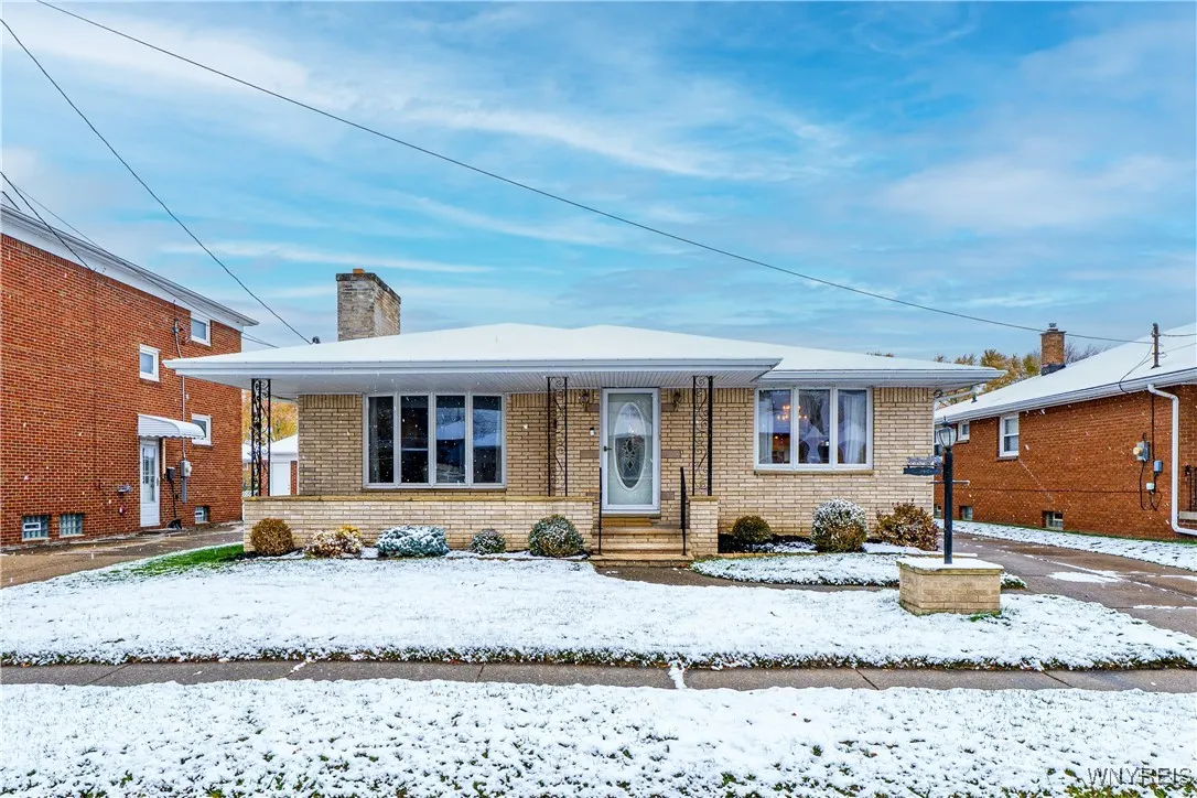 32 Barlow Avenue, Lackawanna, New York 14218, Lackawanna, New York 14218, 3 Bedrooms Bedrooms, 7 Rooms Rooms,2 BathroomsBathrooms,Residential,For Sale,32 Barlow Avenue, Lackawanna, New York 14218,0,B1649724