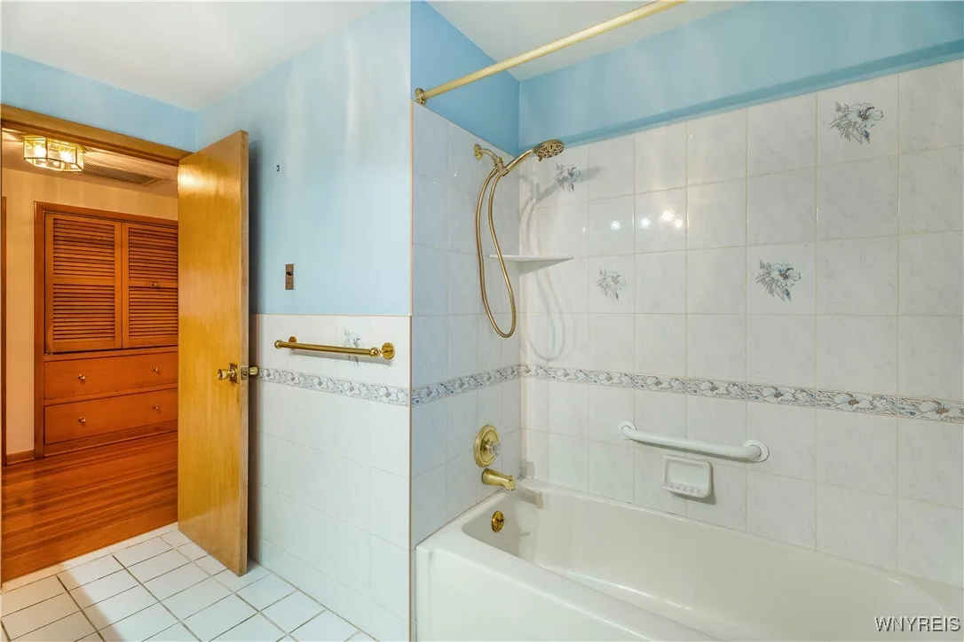 32 Barlow Avenue, Lackawanna, New York 14218, Lackawanna, New York 14218, 3 Bedrooms Bedrooms, 7 Rooms Rooms,2 BathroomsBathrooms,Residential,For Sale,32 Barlow Avenue, Lackawanna, New York 14218,0,B1649724