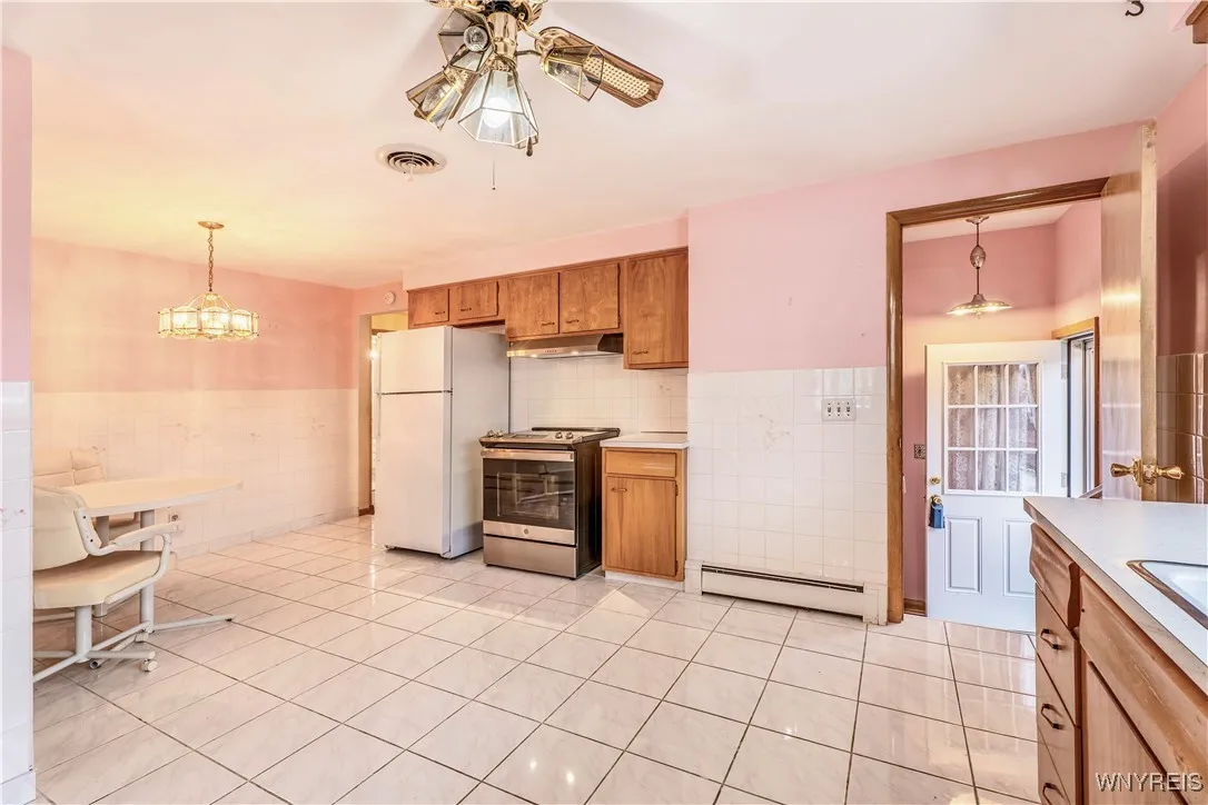 32 Barlow Avenue, Lackawanna, New York 14218, Lackawanna, New York 14218, 3 Bedrooms Bedrooms, 7 Rooms Rooms,2 BathroomsBathrooms,Residential,For Sale,32 Barlow Avenue, Lackawanna, New York 14218,0,B1649724