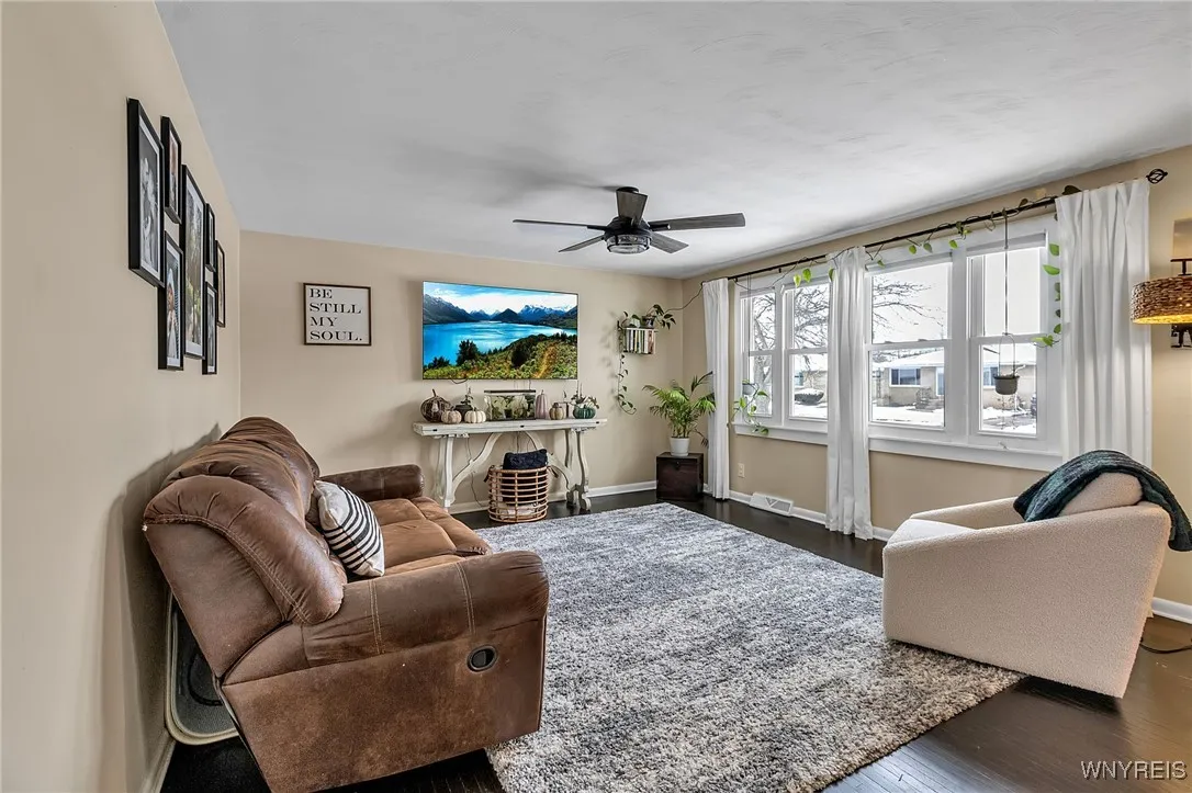 203 Lydia Lane, Cheektowaga, New York 14225, Cheektowaga, New York 14225, 3 Bedrooms Bedrooms, 5 Rooms Rooms,1 BathroomBathrooms,Residential,For Sale,203 Lydia Lane, Cheektowaga, New York 14225,0,B1650581