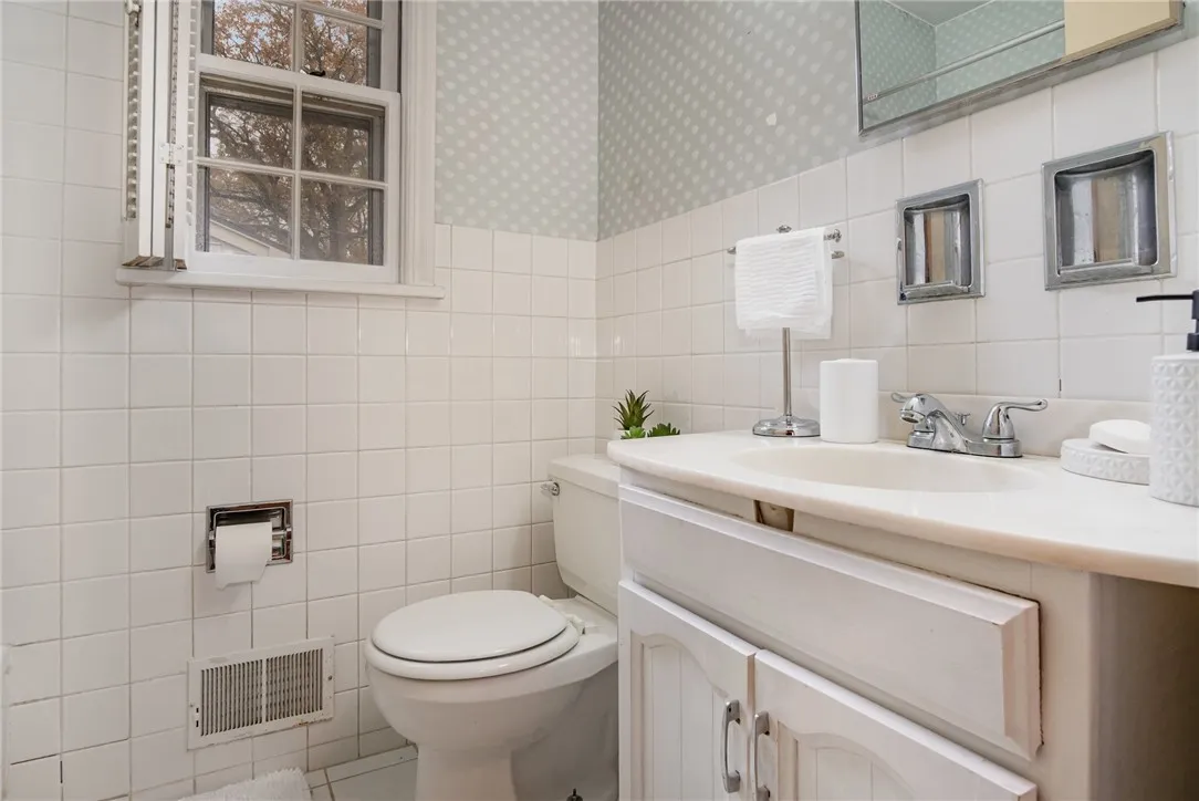 44 Cullens Run, Pittsford, New York 14534, Pittsford, New York 14534, 4 Bedrooms Bedrooms, 9 Rooms Rooms,2 BathroomsBathrooms,Residential,For Sale,44 Cullens Run, Pittsford, New York 14534,0,R1648564