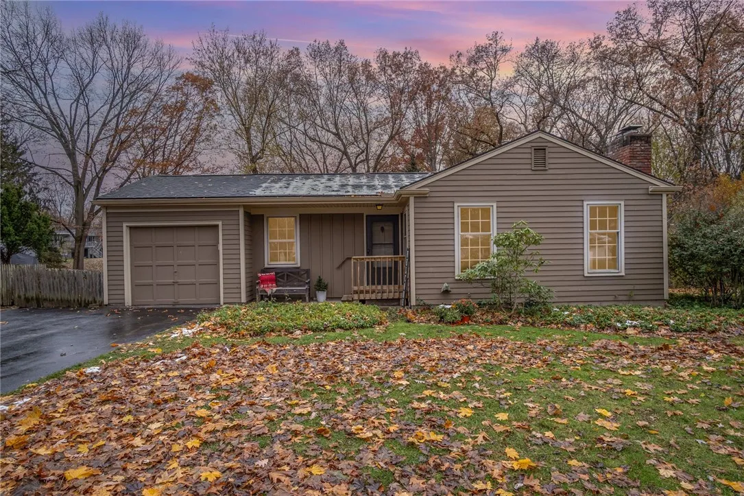 44 Cullens Run, Pittsford, New York 14534, Pittsford, New York 14534, 4 Bedrooms Bedrooms, 9 Rooms Rooms,2 BathroomsBathrooms,Residential,For Sale,44 Cullens Run, Pittsford, New York 14534,0,R1648564