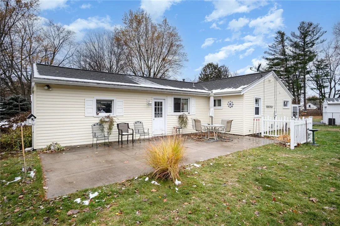 19 Del Verde Rd, Gates, New York 14624, Gates, New York 14624, 3 Bedrooms Bedrooms, 6 Rooms Rooms,1 BathroomBathrooms,Residential,For Sale,19 Del Verde Rd, Gates, New York 14624,0,R1643728