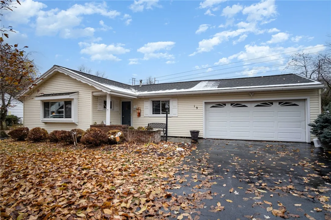 19 Del Verde Rd, Gates, New York 14624, Gates, New York 14624, 3 Bedrooms Bedrooms, 6 Rooms Rooms,1 BathroomBathrooms,Residential,For Sale,19 Del Verde Rd, Gates, New York 14624,0,R1643728