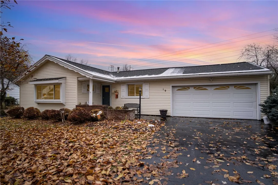 19 Del Verde Rd, Gates, New York 14624, Gates, New York 14624, 3 Bedrooms Bedrooms, 6 Rooms Rooms,1 BathroomBathrooms,Residential,For Sale,19 Del Verde Rd, Gates, New York 14624,0,R1643728