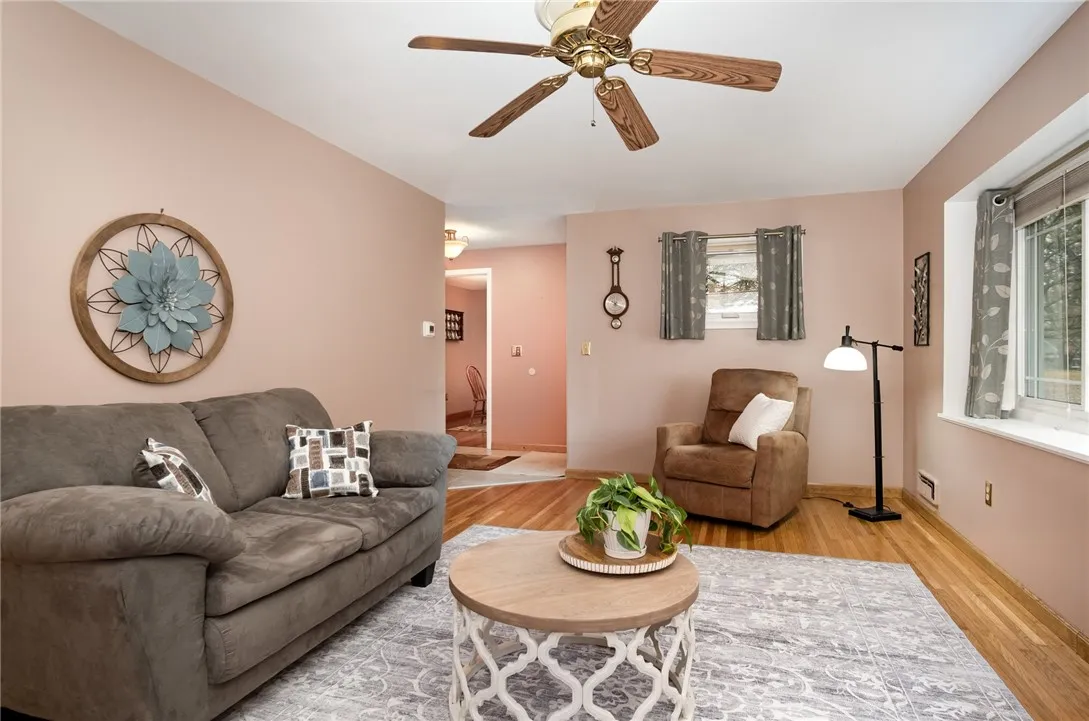 19 Del Verde Rd, Gates, New York 14624, Gates, New York 14624, 3 Bedrooms Bedrooms, 6 Rooms Rooms,1 BathroomBathrooms,Residential,For Sale,19 Del Verde Rd, Gates, New York 14624,0,R1643728