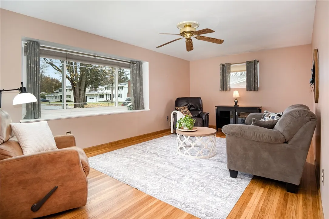 19 Del Verde Rd, Gates, New York 14624, Gates, New York 14624, 3 Bedrooms Bedrooms, 6 Rooms Rooms,1 BathroomBathrooms,Residential,For Sale,19 Del Verde Rd, Gates, New York 14624,0,R1643728