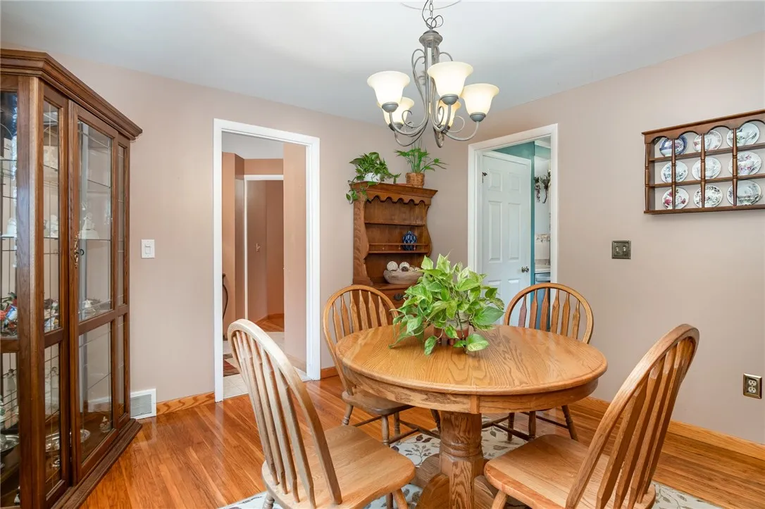 19 Del Verde Rd, Gates, New York 14624, Gates, New York 14624, 3 Bedrooms Bedrooms, 6 Rooms Rooms,1 BathroomBathrooms,Residential,For Sale,19 Del Verde Rd, Gates, New York 14624,0,R1643728