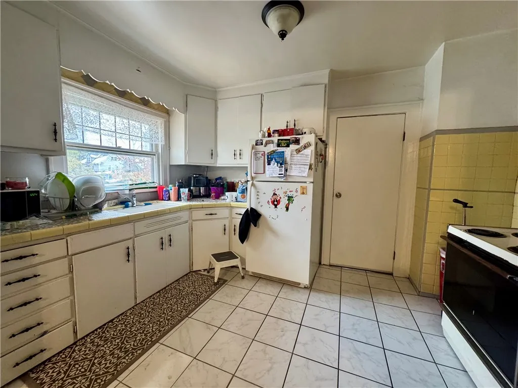 515 Birr Street, Rochester, New York 14613, Rochester, New York 14613, 4 Bedrooms Bedrooms, ,2 BathroomsBathrooms,Residential,For Sale,515 Birr Street, Rochester, New York 14613,0,R1650694