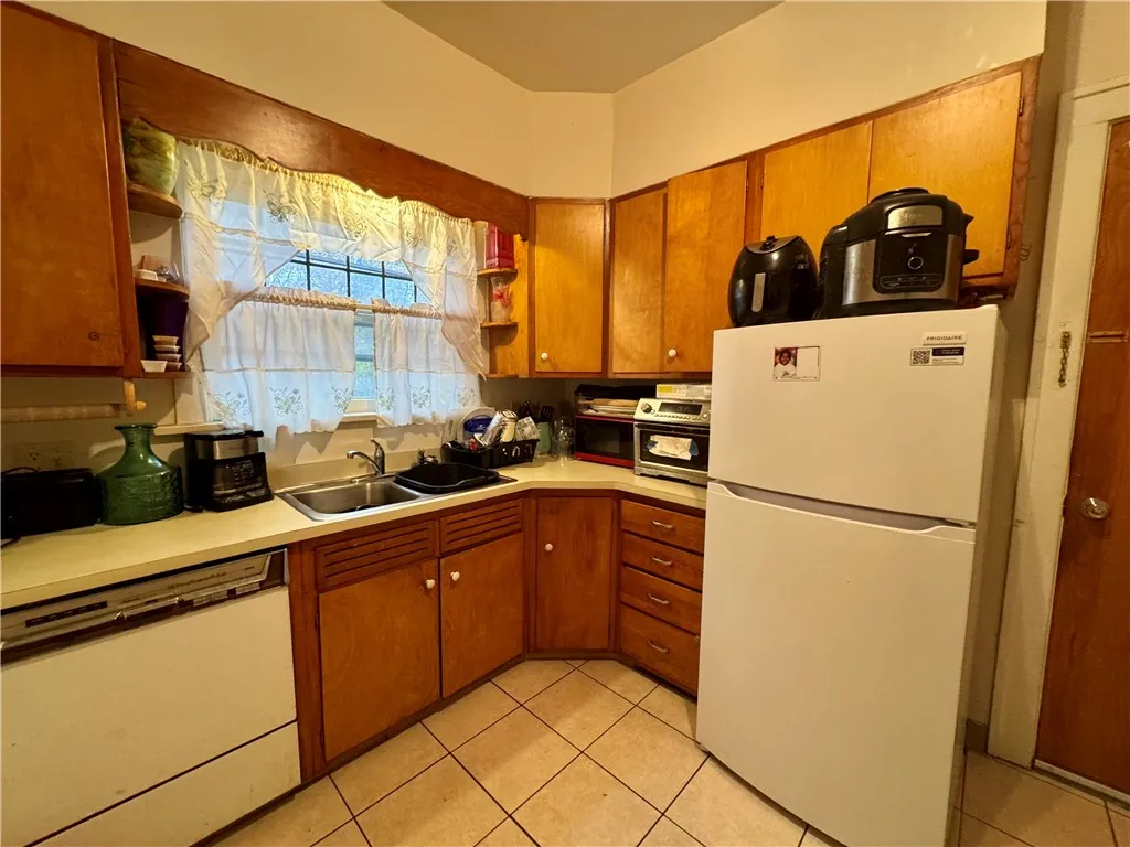 515 Birr Street, Rochester, New York 14613, Rochester, New York 14613, 4 Bedrooms Bedrooms, ,2 BathroomsBathrooms,Residential,For Sale,515 Birr Street, Rochester, New York 14613,0,R1650694