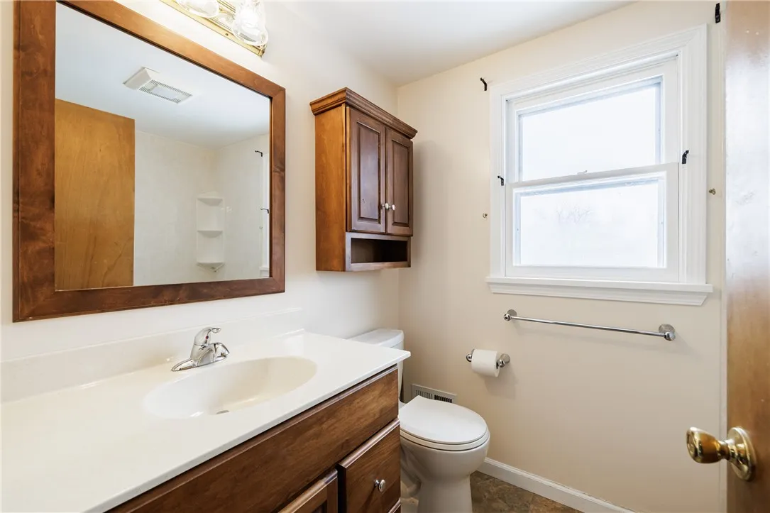 18 Delemere Boulevard, Perinton, New York 14450, Perinton, New York 14450, 4 Bedrooms Bedrooms, 8 Rooms Rooms,1 BathroomBathrooms,Residential,For Sale,18 Delemere Boulevard, Perinton, New York 14450,0,R1650083