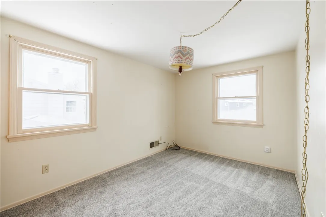 18 Delemere Boulevard, Perinton, New York 14450, Perinton, New York 14450, 4 Bedrooms Bedrooms, 8 Rooms Rooms,1 BathroomBathrooms,Residential,For Sale,18 Delemere Boulevard, Perinton, New York 14450,0,R1650083