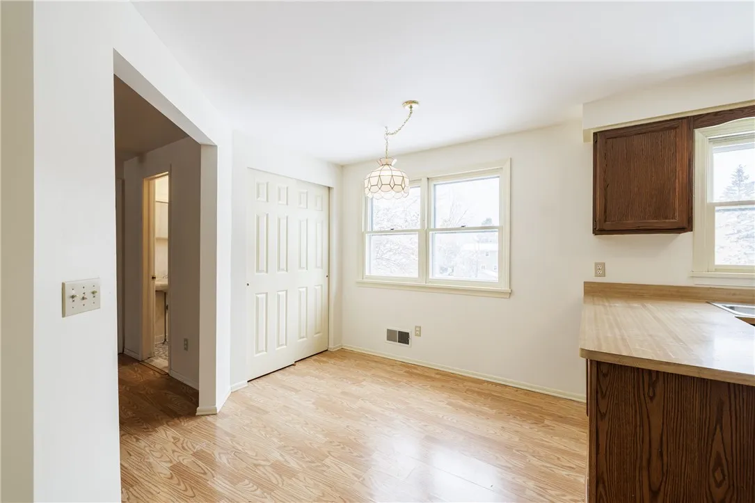 18 Delemere Boulevard, Perinton, New York 14450, Perinton, New York 14450, 4 Bedrooms Bedrooms, 8 Rooms Rooms,1 BathroomBathrooms,Residential,For Sale,18 Delemere Boulevard, Perinton, New York 14450,0,R1650083