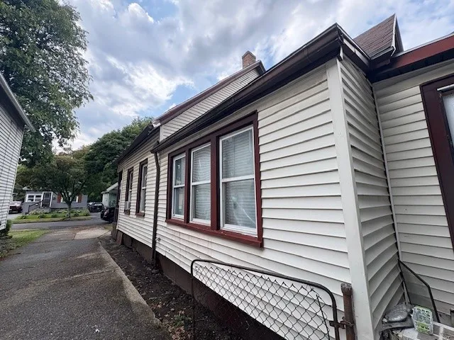 36 Sterling Street, Rochester, New York 14606, Rochester, New York 14606, 3 Bedrooms Bedrooms, 9 Rooms Rooms,1 BathroomBathrooms,Residential,For Sale,36 Sterling Street, Rochester, New York 14606,0,R1650721