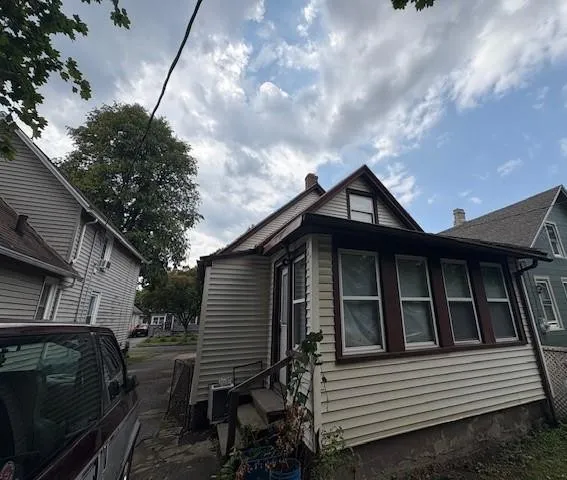 36 Sterling Street, Rochester, New York 14606, Rochester, New York 14606, 3 Bedrooms Bedrooms, 9 Rooms Rooms,1 BathroomBathrooms,Residential,For Sale,36 Sterling Street, Rochester, New York 14606,0,R1650721