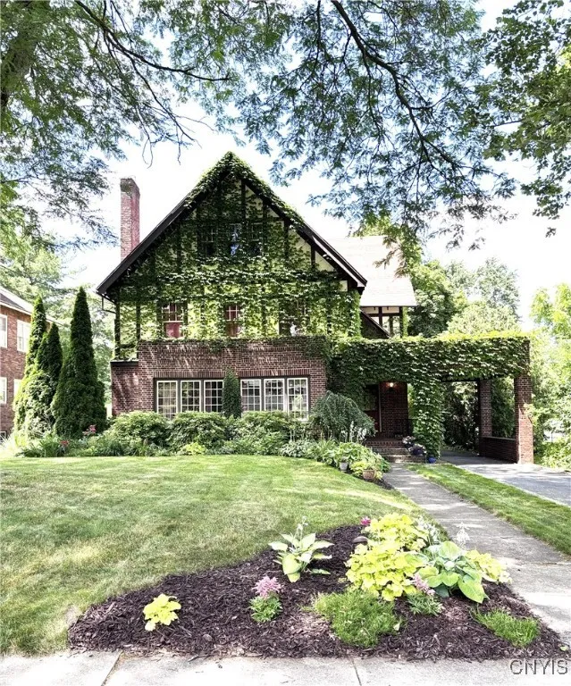 13 Brattle Road front summer