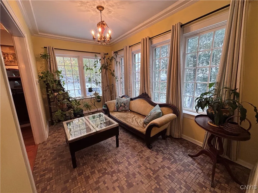 Cozy Sun/Sitting room