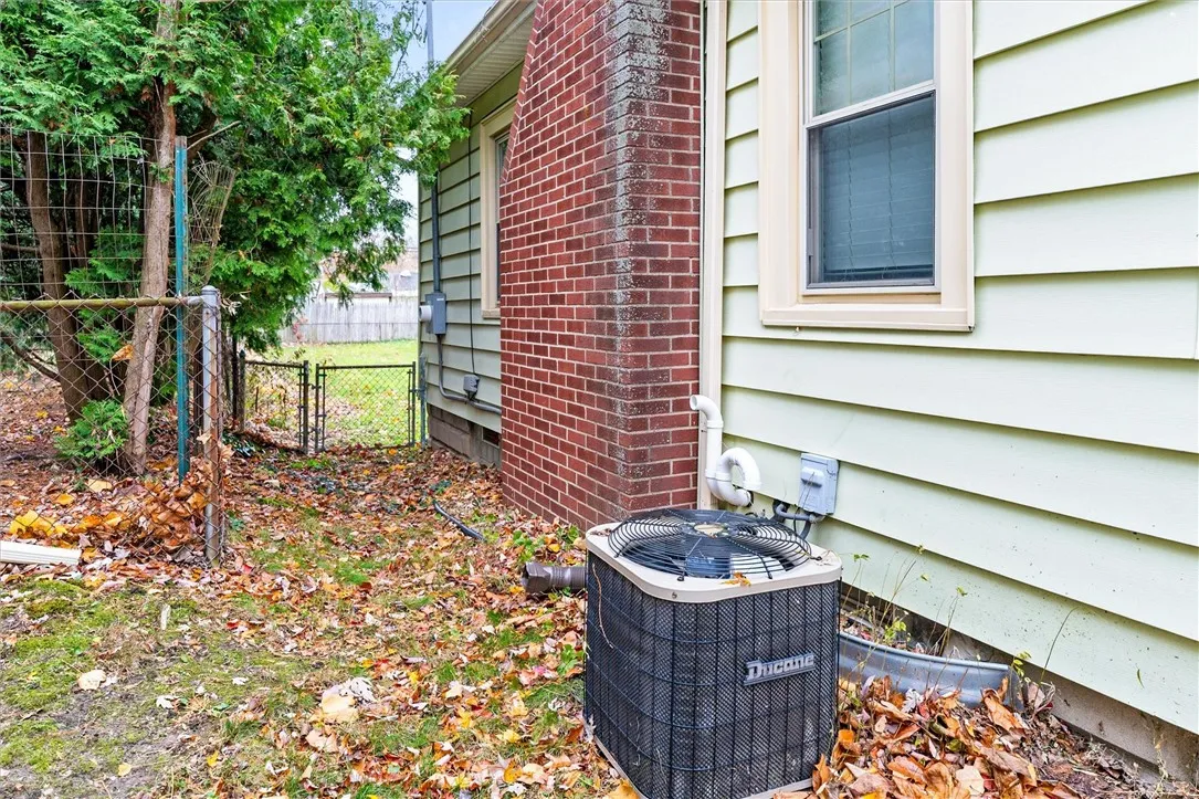 227 Walzer Road, Irondequoit, New York 14622, Irondequoit, New York 14622, 3 Bedrooms Bedrooms, 7 Rooms Rooms,1 BathroomBathrooms,Residential,For Sale,227 Walzer Road, Irondequoit, New York 14622,0,R1648227