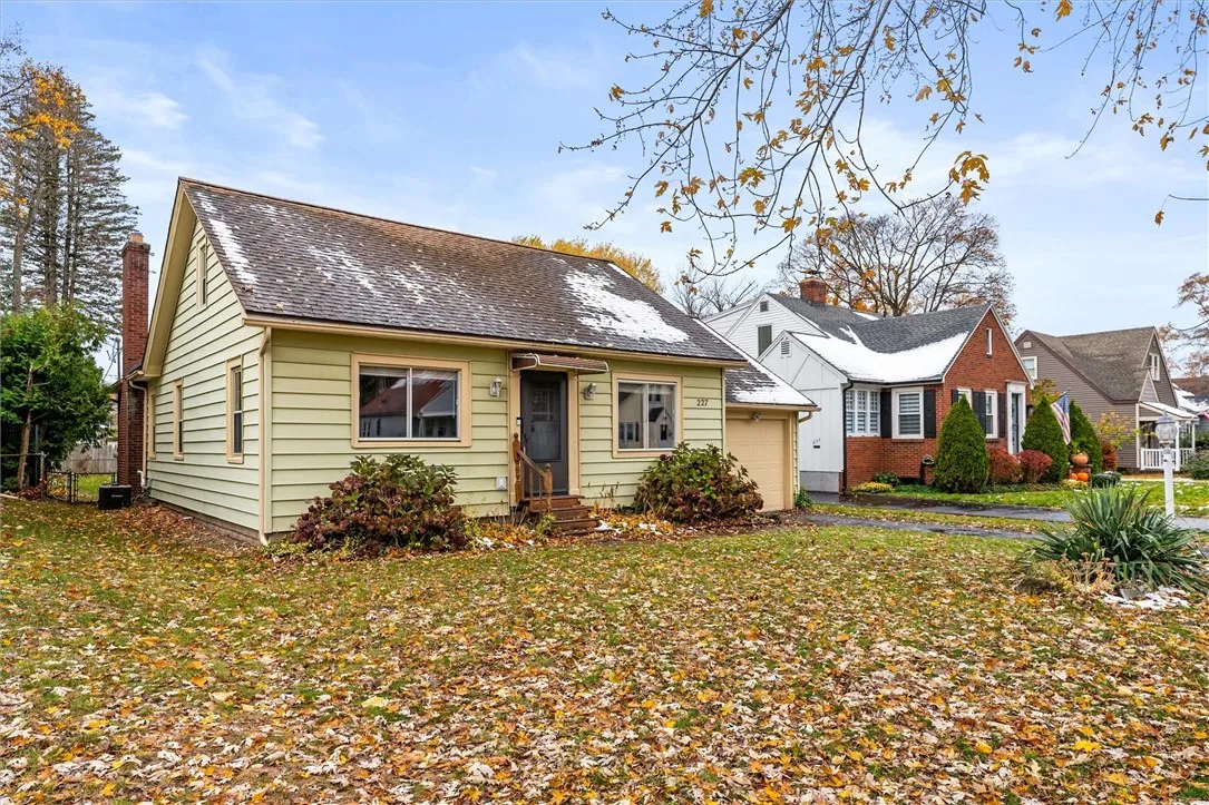 227 Walzer Road, Irondequoit, New York 14622, Irondequoit, New York 14622, 3 Bedrooms Bedrooms, 7 Rooms Rooms,1 BathroomBathrooms,Residential,For Sale,227 Walzer Road, Irondequoit, New York 14622,0,R1648227