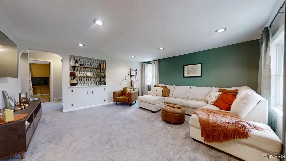 1364 Ellicott Creek Road, Tonawanda, New York 1415, Tonawanda, New York 14150, 4 Bedrooms Bedrooms, 7 Rooms Rooms,2 BathroomsBathrooms,Residential,For Sale,1364 Ellicott Creek Road, Tonawanda, New York 1415,0,B1650578