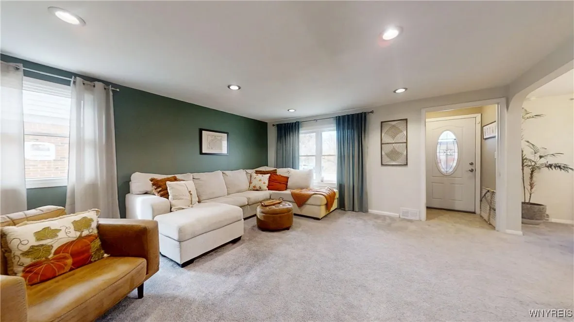 1364 Ellicott Creek Road, Tonawanda, New York 1415, Tonawanda, New York 14150, 4 Bedrooms Bedrooms, 7 Rooms Rooms,2 BathroomsBathrooms,Residential,For Sale,1364 Ellicott Creek Road, Tonawanda, New York 1415,0,B1650578