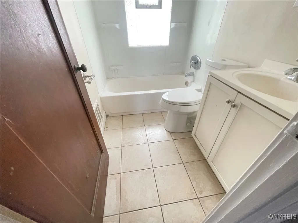 170 Mayville Avenue, Tonawanda, New York 14217, Tonawanda, New York 14217, 4 Bedrooms Bedrooms, ,2 BathroomsBathrooms,Residential,For Sale,170 Mayville Avenue, Tonawanda, New York 14217,0,B1650586