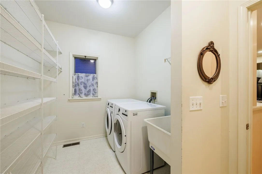 12 Bristol View Drive, Perinton, New York 14450, Perinton, New York 14450, 2 Bedrooms Bedrooms, 9 Rooms Rooms,2 BathroomsBathrooms,Residential,For Sale,12 Bristol View Drive, Perinton, New York 14450,0,R1650545