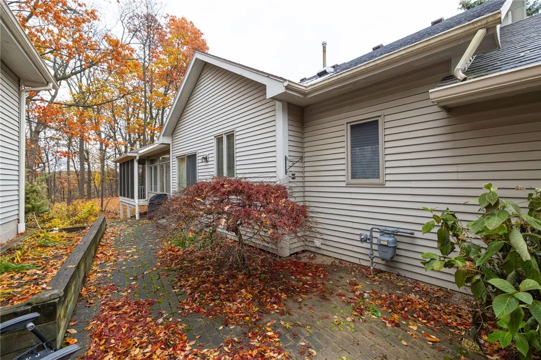 12 Bristol View Drive, Perinton, New York 14450, Perinton, New York 14450, 2 Bedrooms Bedrooms, 9 Rooms Rooms,2 BathroomsBathrooms,Residential,For Sale,12 Bristol View Drive, Perinton, New York 14450,0,R1650545