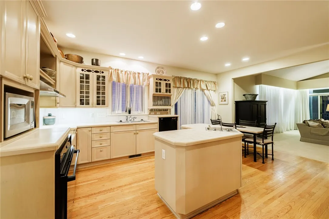 12 Bristol View Drive, Perinton, New York 14450, Perinton, New York 14450, 2 Bedrooms Bedrooms, 9 Rooms Rooms,2 BathroomsBathrooms,Residential,For Sale,12 Bristol View Drive, Perinton, New York 14450,0,R1650545