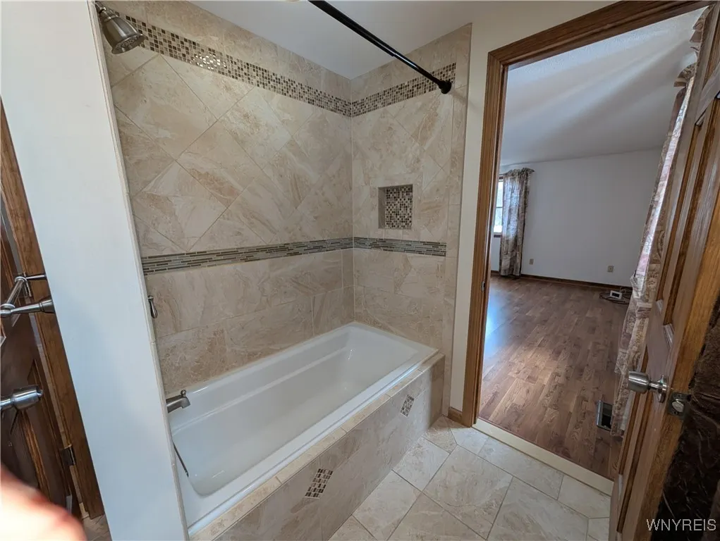 270 Selkirk Drive, North Tonawanda, New York 14120, North Tonawanda, New York 14120, 4 Bedrooms Bedrooms, 9 Rooms Rooms,2 BathroomsBathrooms,Residential Lease,For Rent,270 Selkirk Drive, North Tonawanda, New York 14120,0,B1650657