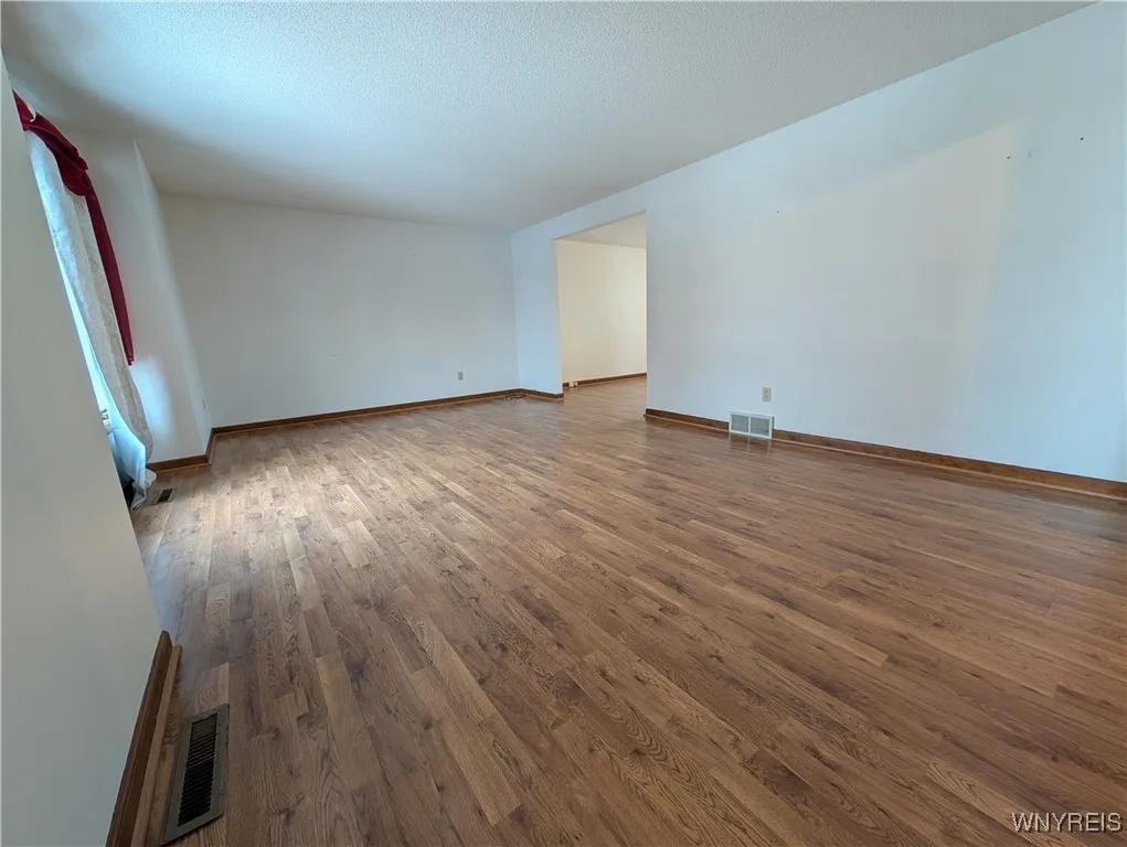 270 Selkirk Drive, North Tonawanda, New York 14120, North Tonawanda, New York 14120, 4 Bedrooms Bedrooms, 9 Rooms Rooms,2 BathroomsBathrooms,Residential Lease,For Rent,270 Selkirk Drive, North Tonawanda, New York 14120,0,B1650657