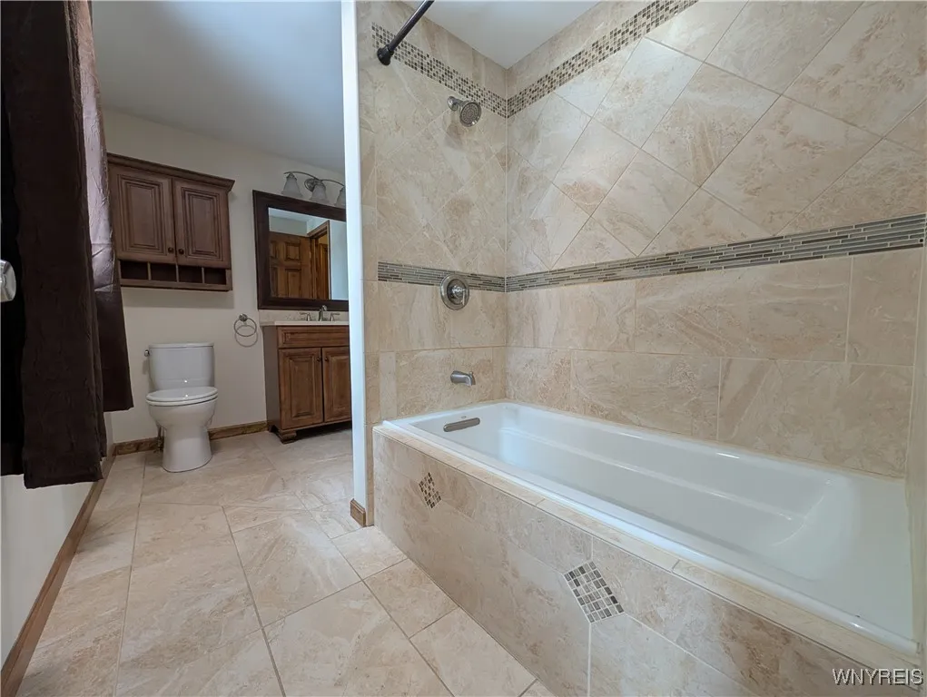 270 Selkirk Drive, North Tonawanda, New York 14120, North Tonawanda, New York 14120, 4 Bedrooms Bedrooms, 9 Rooms Rooms,2 BathroomsBathrooms,Residential Lease,For Rent,270 Selkirk Drive, North Tonawanda, New York 14120,0,B1650657