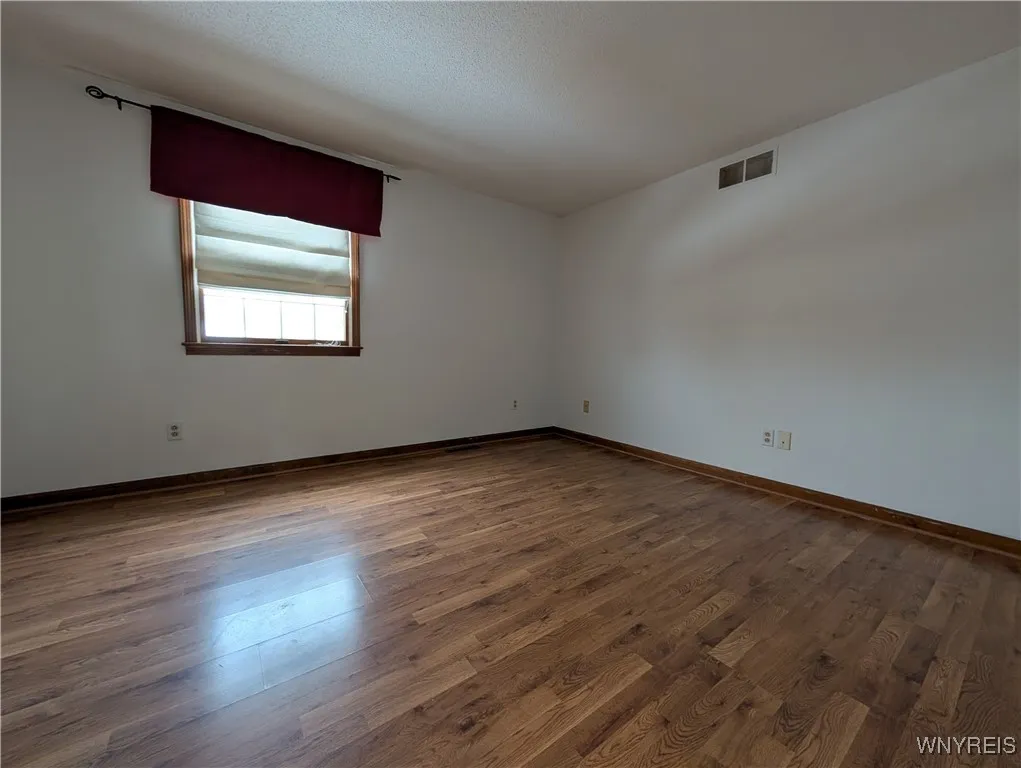 270 Selkirk Drive, North Tonawanda, New York 14120, North Tonawanda, New York 14120, 4 Bedrooms Bedrooms, 9 Rooms Rooms,2 BathroomsBathrooms,Residential Lease,For Rent,270 Selkirk Drive, North Tonawanda, New York 14120,0,B1650657