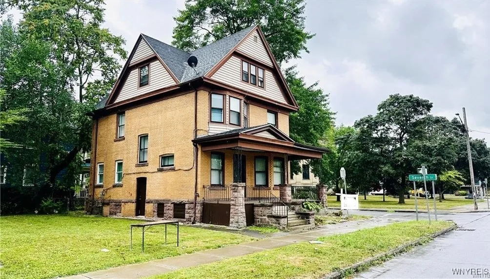 701 Cedar Avenue, Niagara Falls, New York 14301, Niagara Falls, New York 14301, 4 Bedrooms Bedrooms, 9 Rooms Rooms,1 BathroomBathrooms,Residential Lease,For Rent,701 Cedar Avenue, Niagara Falls, New York 14301,0,B1650752